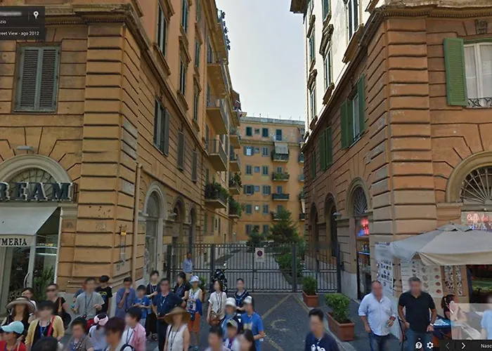 In Front Of St Peter's Square And Vatican Museums - Mypad In Appartamento