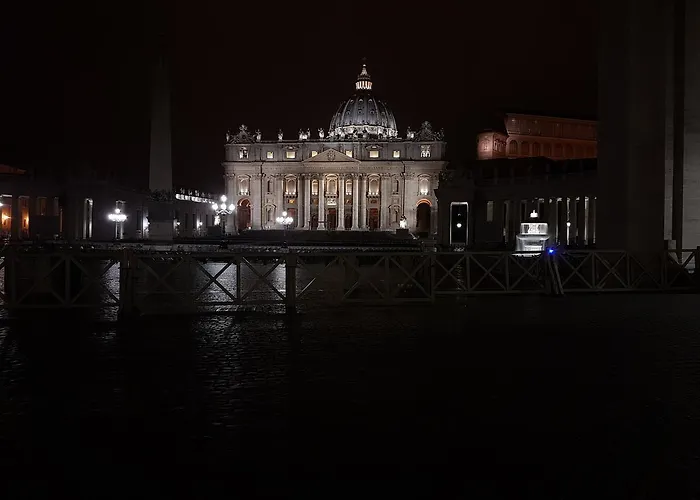 In Front Of St Peter's Square And Vatican Museums - Mypad In Roma